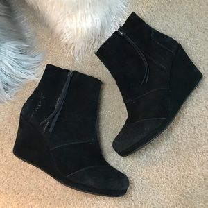 ❤️ Black Toms Wedge Booties